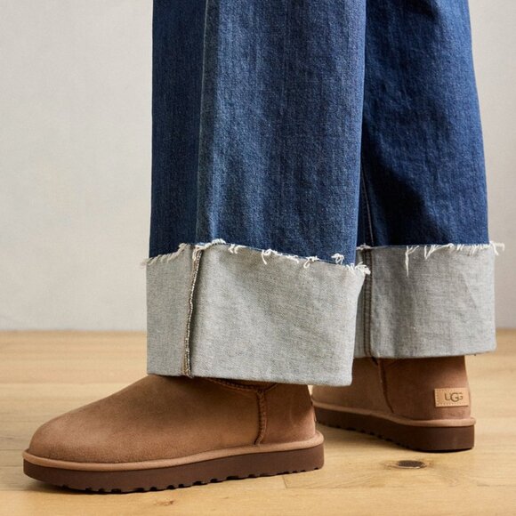 🇨🇦  UGG Classic Ultra Mini Women's Ankle Boot - Picture 1 of 11